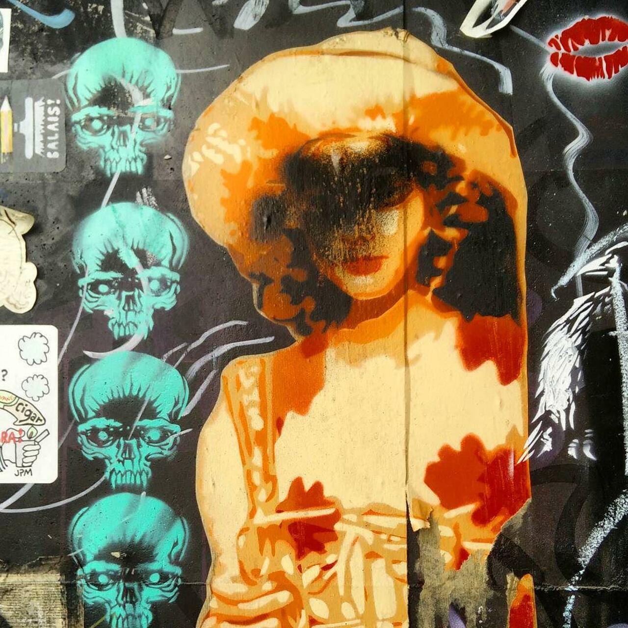 #Paris #graffiti photo by @ceky_art http://ift.tt/1OIIxpp #StreetArt http://t.co/5yHlINhwfs