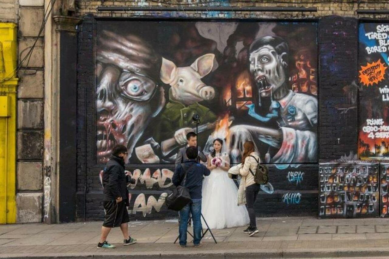RT @city_z3n_0wl: GSA | Work by Nomad Clan in Shoreditch, London
http://blog.globalstreetart.com/post/131294702811/a-perfect-backdrop-for-a-wedding-photo-work-by
#streetart #urbanart #mural #graffiti http://t.co/J2hSV97y5v
