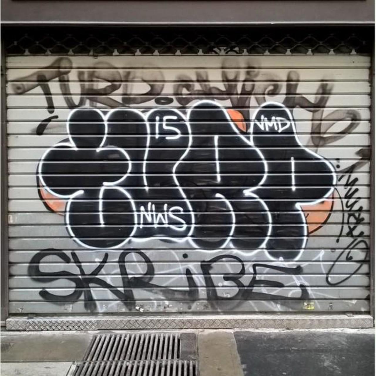 http://ift.tt/1KiqpQt #Paris #graffiti photo by maxdimontemarciano http://ift.tt/1RgAijt #StreetArt http://t.co/7Xpd3i0zqM