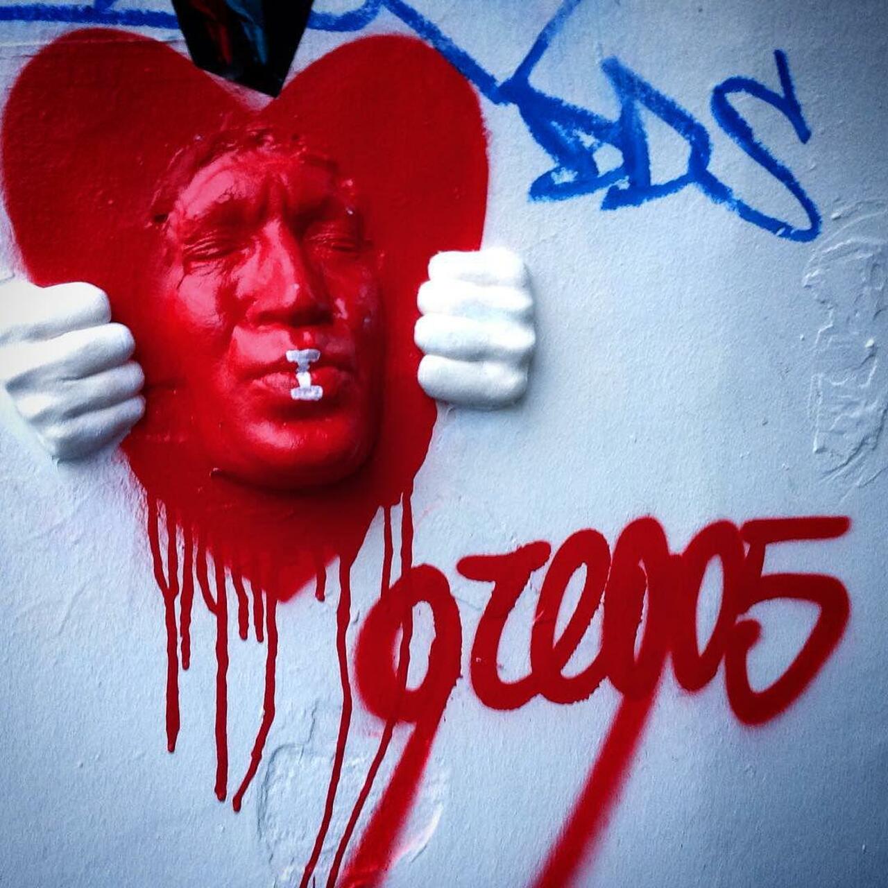 #Paris #graffiti photo by @stefetlinda http://ift.tt/1KgbsuR #StreetArt http://t.co/aDwjN2OqN6