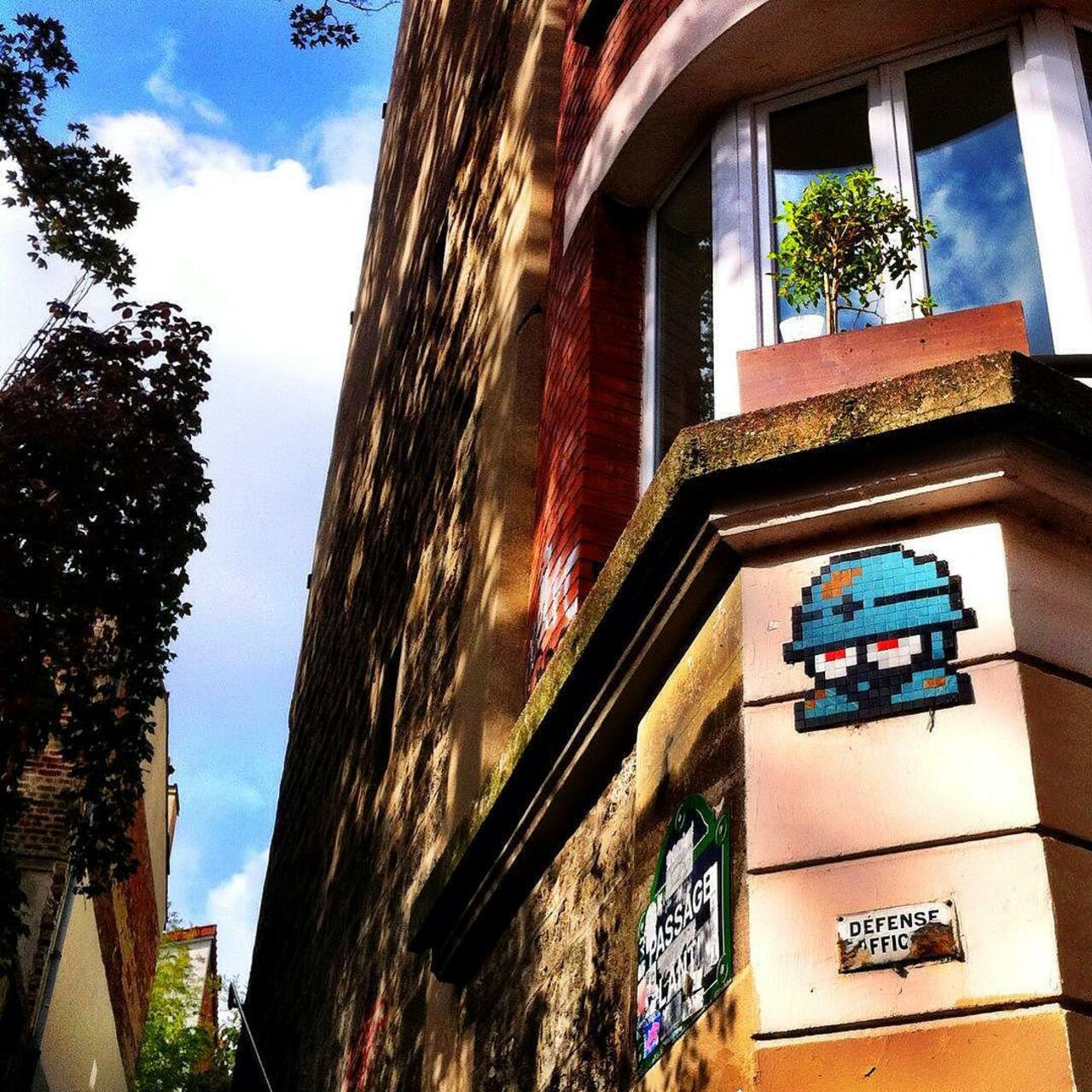 #Paris #graffiti photo by @noamzucker http://ift.tt/1NhAQVD #StreetArt http://t.co/sw4ga2CPqg