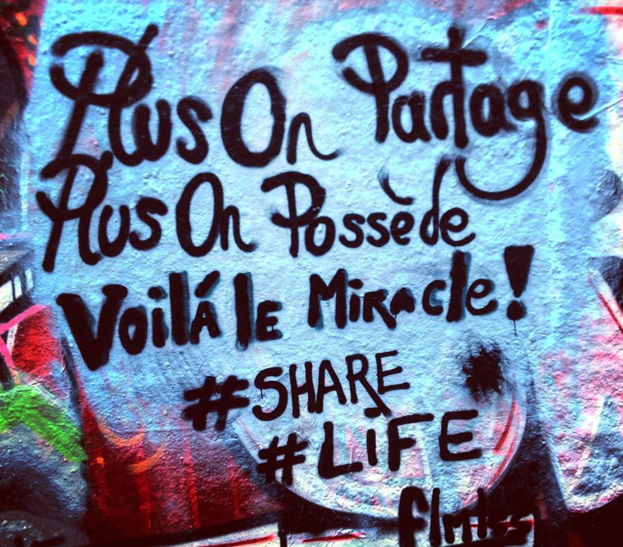 #Paris #graffiti photo by @stefetlinda http://ift.tt/1QFaJsi #StreetArt http://t.co/SysF7Hlj31