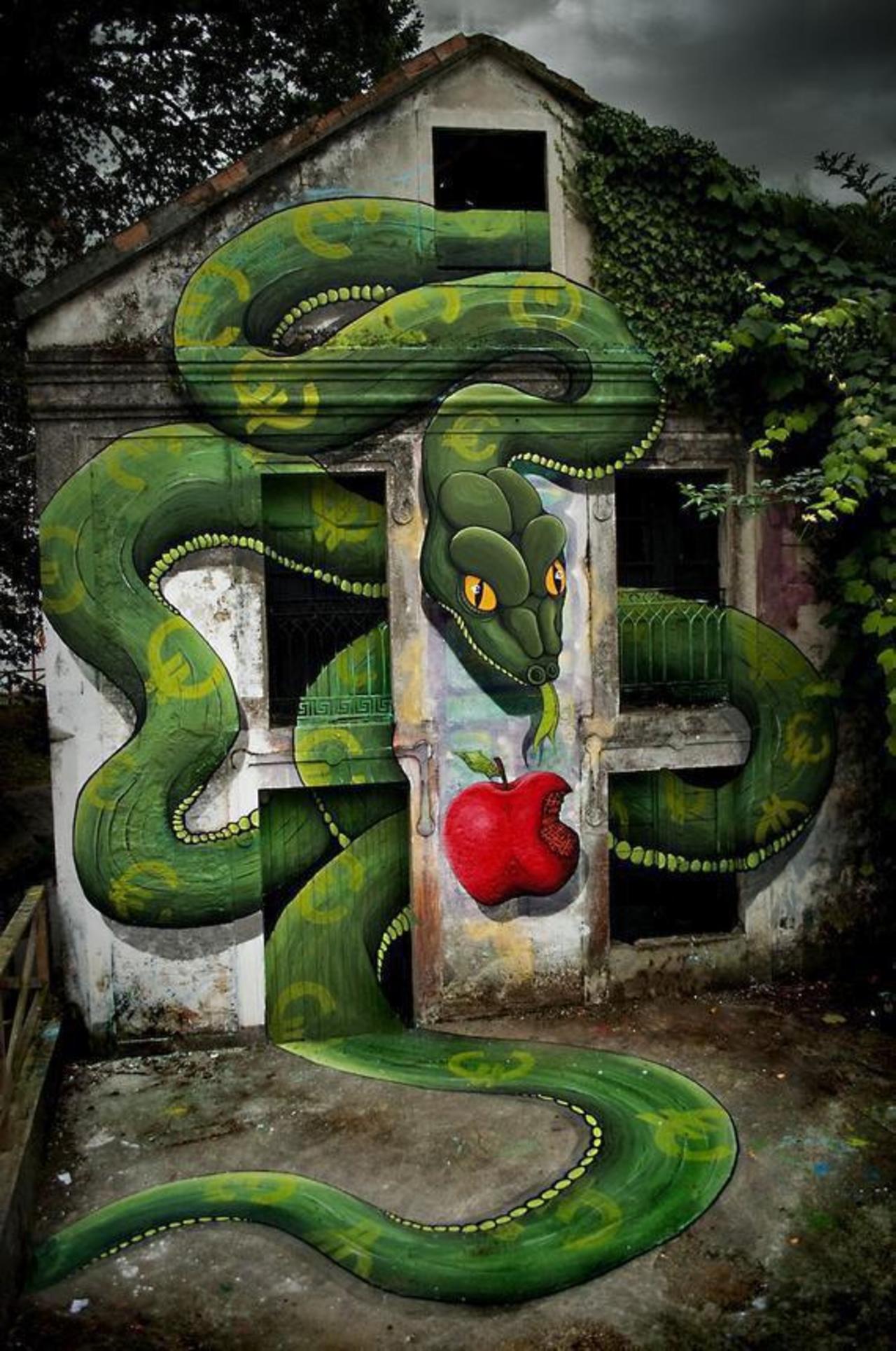 #streetart in #spain #switch #graffiti #bedifferent #python #snake #arte #art http://t.co/XT096nfLCX