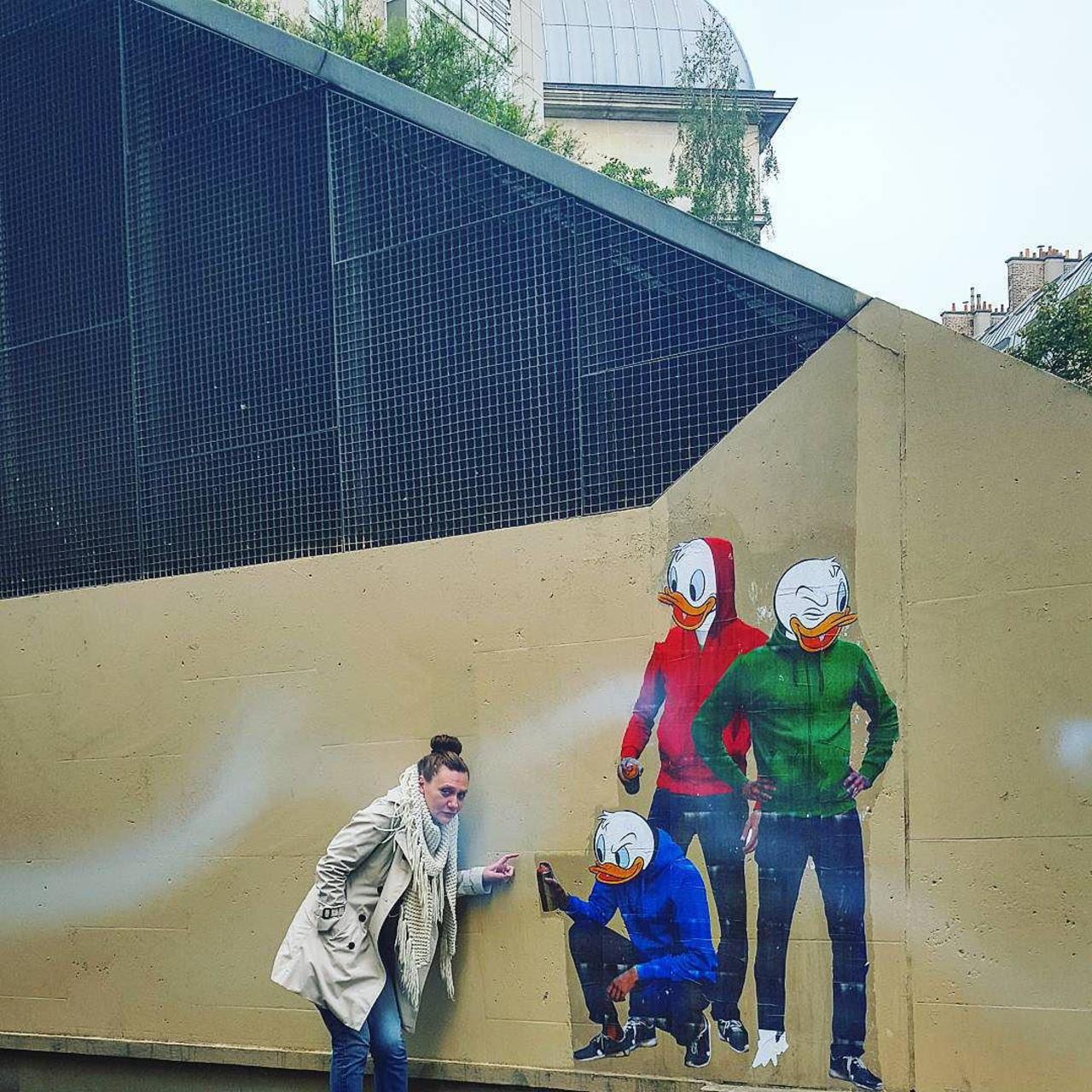 #Paris #graffiti photo by @beabookingstories http://ift.tt/1jNwWJV #StreetArt http://t.co/TXAfqPZjLo