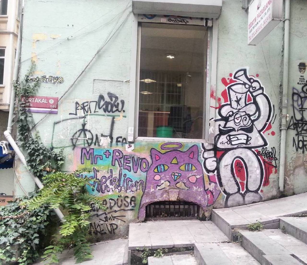 #streetart #graffiti #publicart #urbanart #sokaksanatı #streetartistanbul #istanbulstreetart #graffitiart by wallen… http://t.co/iDLr59I3wz
