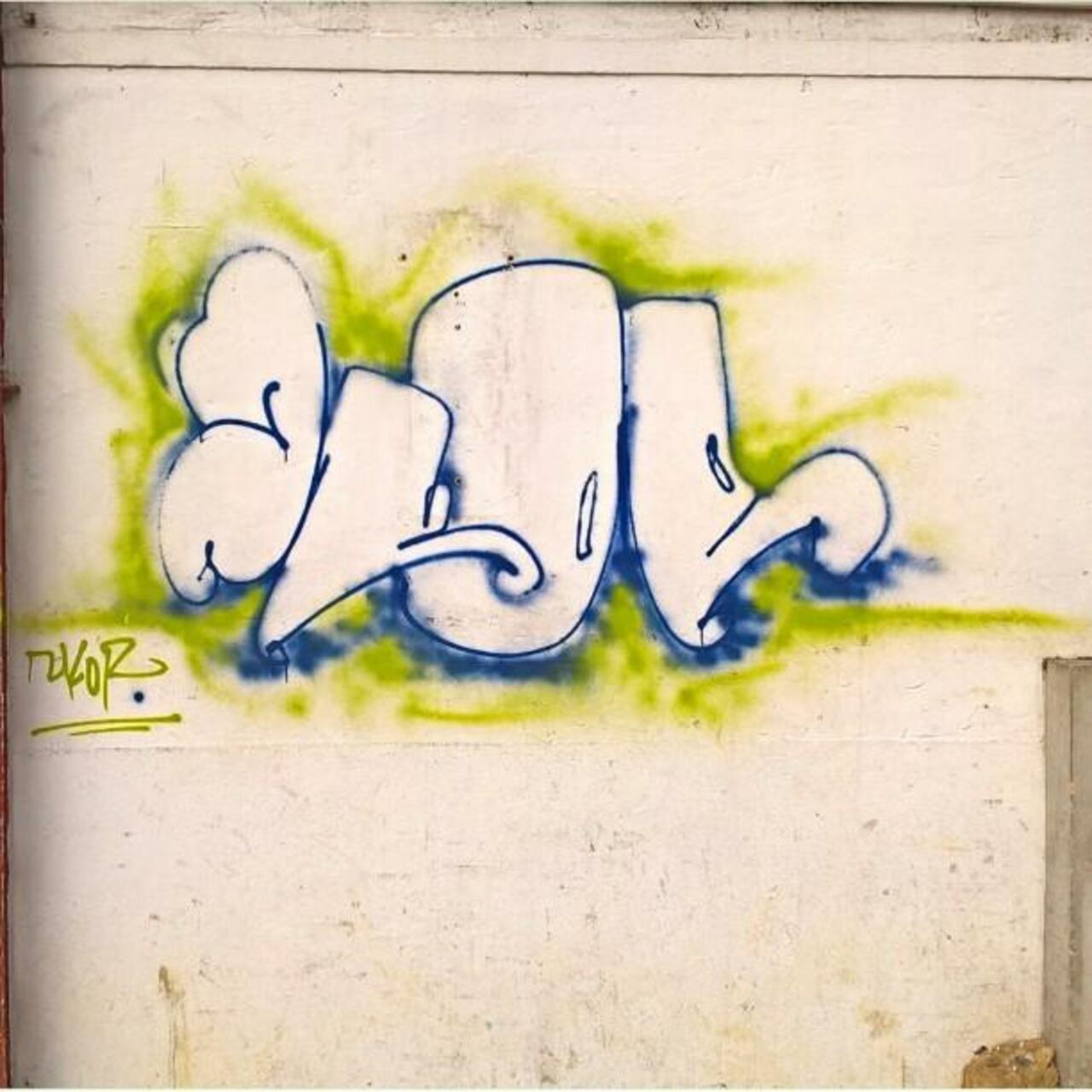 ZKOR ou 2KOR ou ALOR
#streetart #graffiti #graff #art #fatcap #bombing #sprayart #spraycanart #wallart #handstyle #… http://t.co/Z6vpMM2xxD