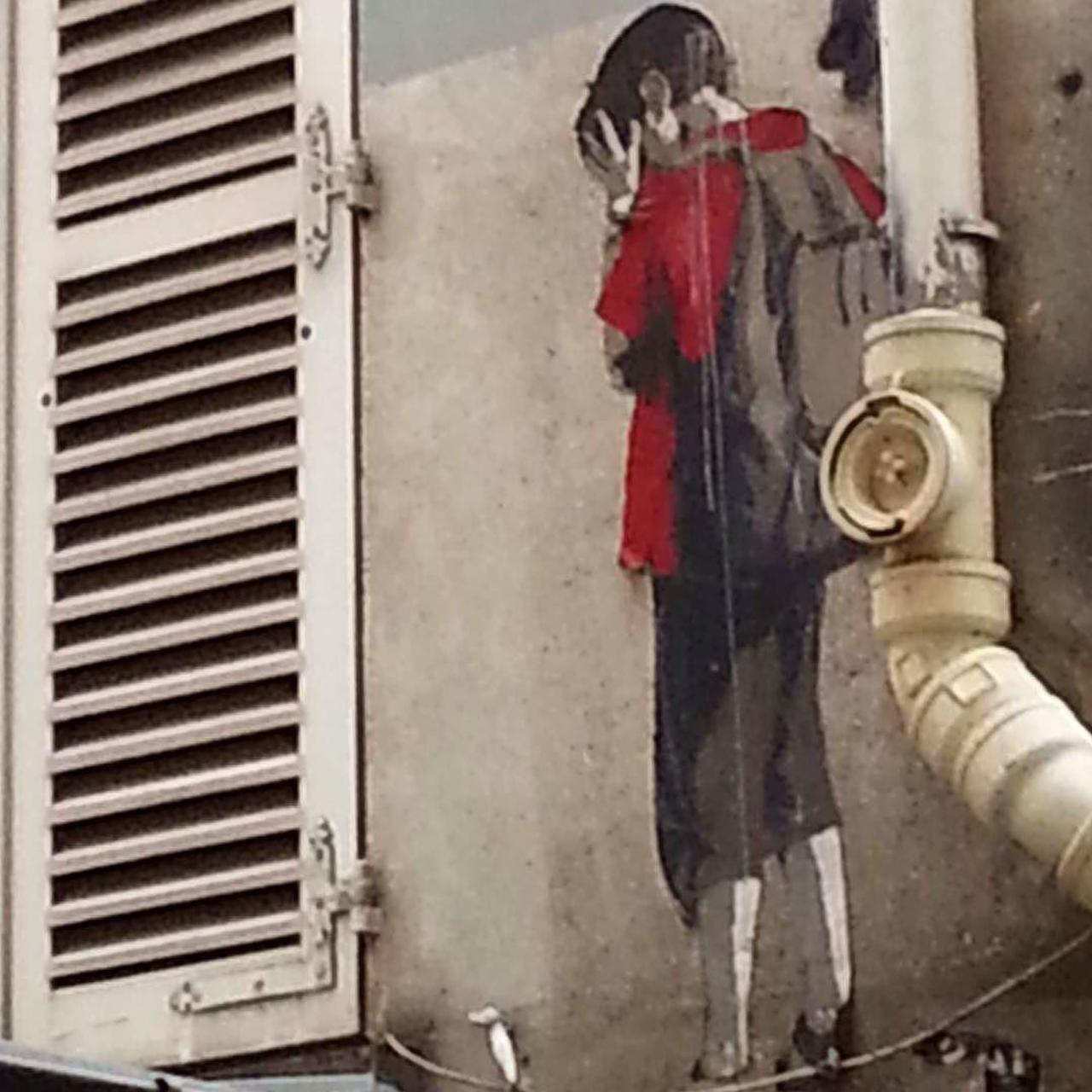 #Paris #graffiti photo by @fotoflaneuse http://ift.tt/1ZP6EIl #StreetArt https://t.co/ZMaIJi0CzU