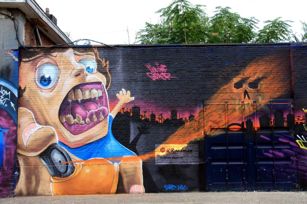 RT @RRoedman: #streetart #graffiti #mural scary graffiti sprayer in #Berchem #Belgium ,2 pics at http://wallpaintss.blogspot.nl https://t.co/M5KJYBwWoR