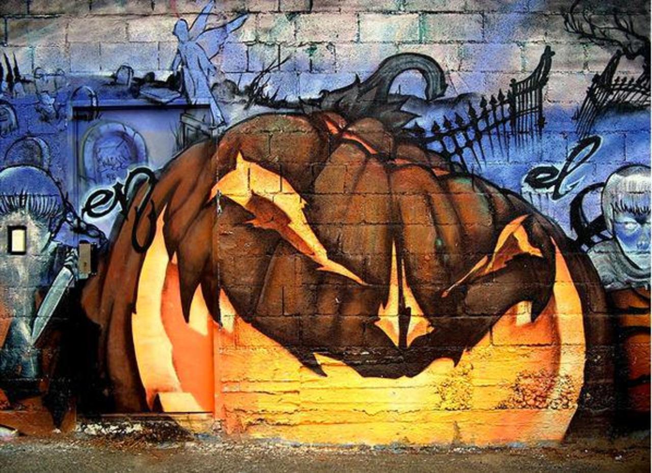 RT @5putnik1:   •  #streetart #graffiti #Halloween #art #funky #dope . : http://t.co/GkuUBIcif6