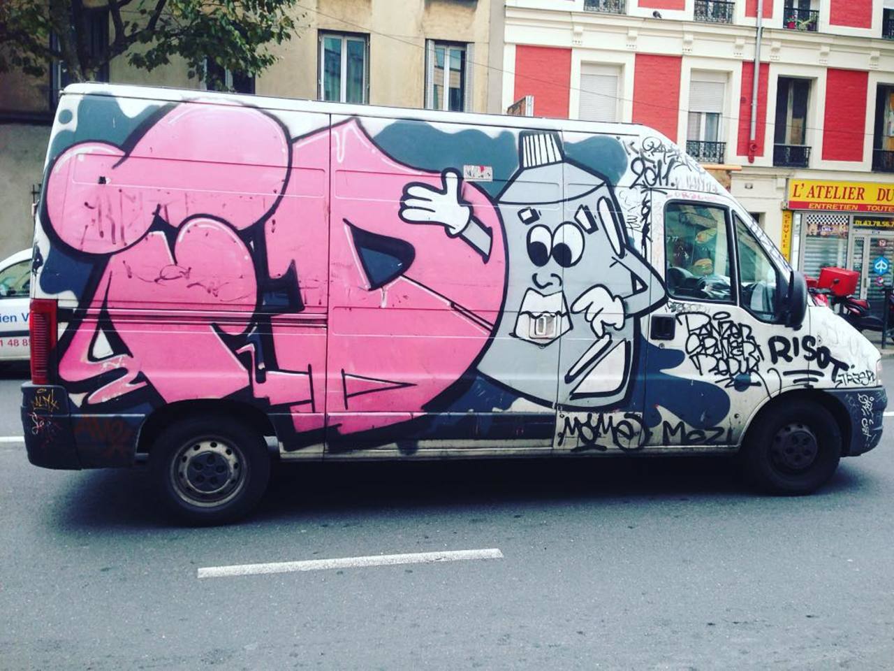 #Paris #graffiti photo by @cibti4987 http://ift.tt/1M5aVwN #StreetArt https://t.co/XGSVGZ6nNU