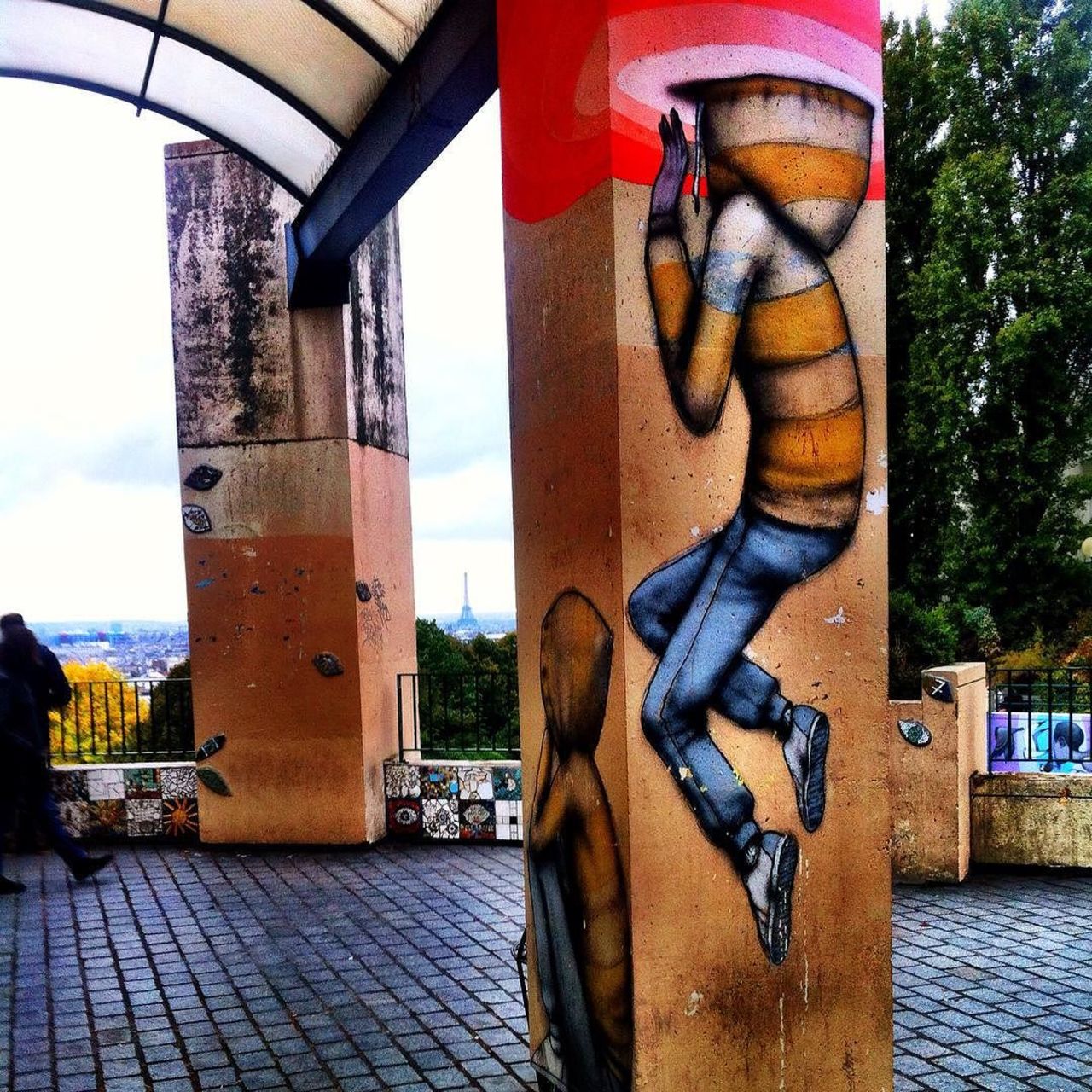 #Paris #graffiti photo by @noamzucker http://ift.tt/1hTCeCp #StreetArt https://t.co/b22WWahSjO