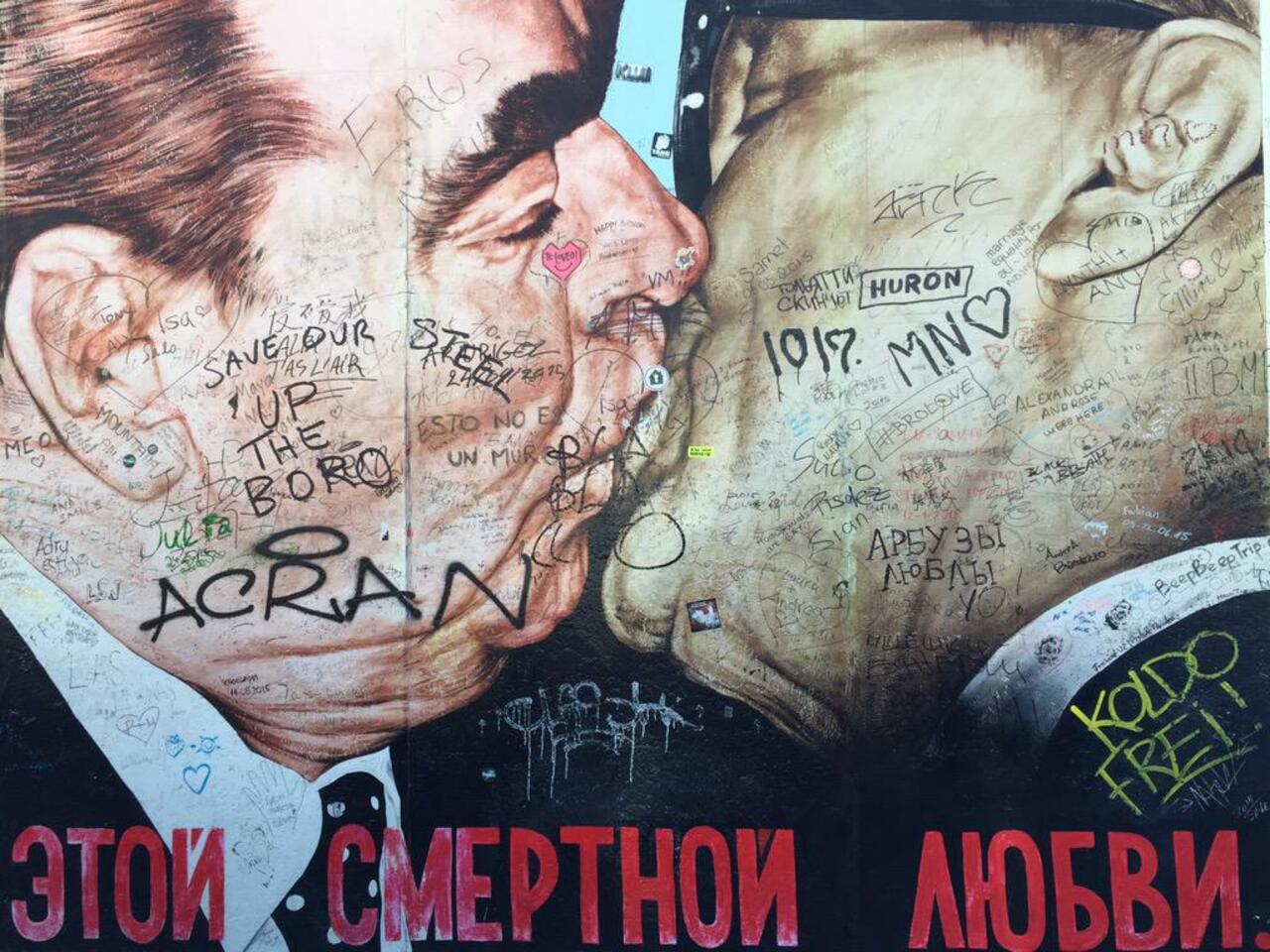 RT @MissQuesta: more beautiful #streetart from
#BerlinWall #EastSideGallery
#graffiti #Berlin http://t.co/jDoBZH7vh7