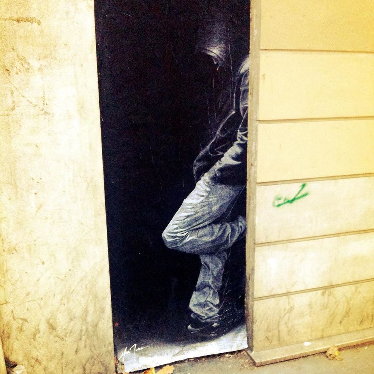 #Paris #graffiti photo by @noamzucker http://ift.tt/1PK3i4S #StreetArt https://t.co/GB6tChBA70
