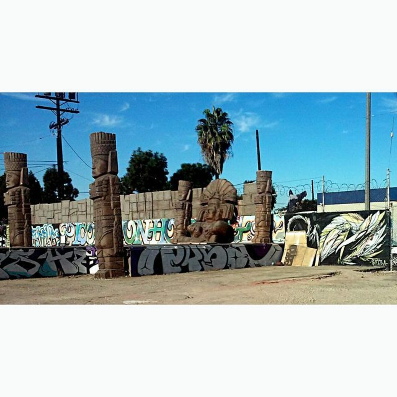 #fbf #statutes #graffiti #streetart #streetarteverywhere #lagraff #lastreetart #streetartla #dtla #losangeles #publ… https://t.co/v8NSA6n7vl