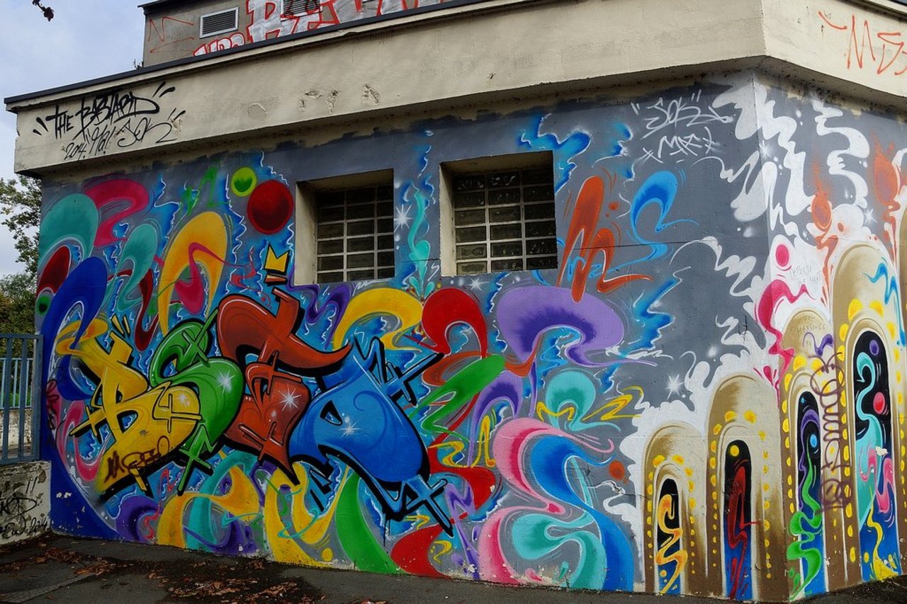 Street Art by anonymous in #Vitry-sur-Seine http://www.urbacolors.com #art #mural #graffiti #streetart https://t.co/Y34ciQgU5B