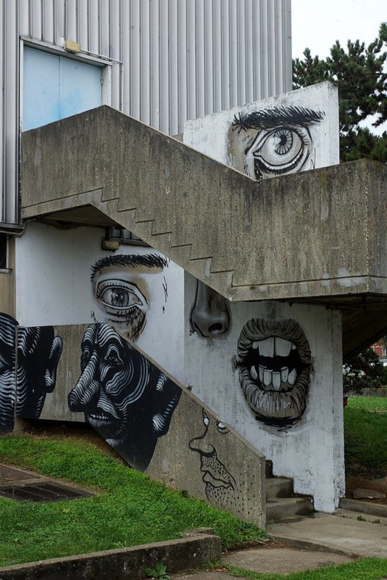 Street Art by anonymous in #Vitry-sur-Seine http://www.urbacolors.com #art #mural #graffiti #streetart https://t.co/JeXRGRVLbo