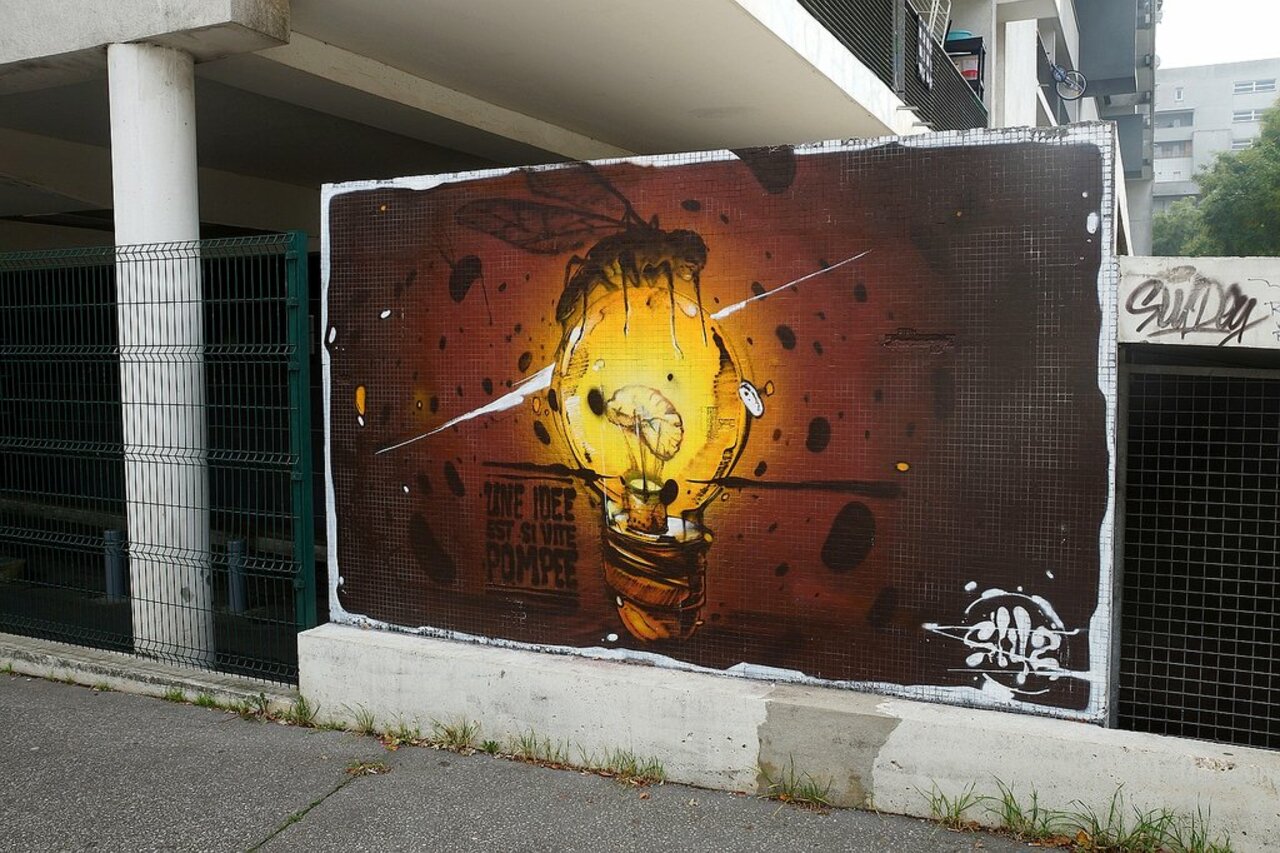 Street Art by anonymous in #Vitry-sur-Seine http://www.urbacolors.com #art #mural #graffiti #streetart https://t.co/R0AMgh0dUk