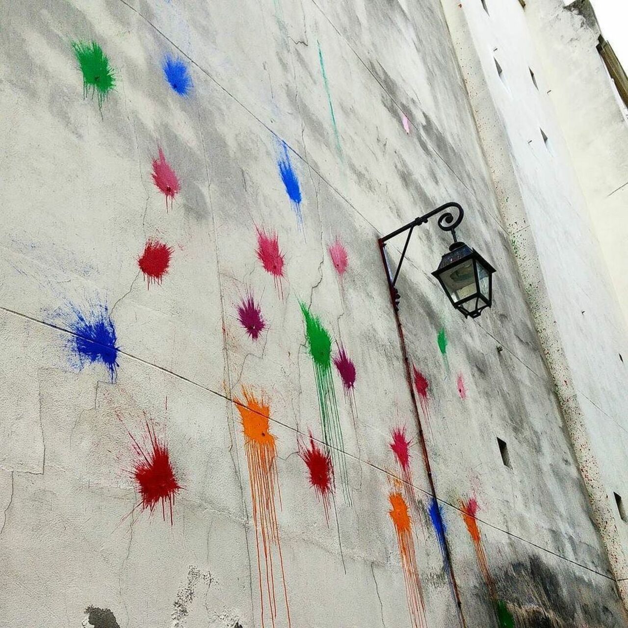 Color attack !! #streetart #streetartparis #parisstreetart #parisgraffiti #graffiti #graffitiart #urbanart #sprayar… https://t.co/vtBGnyuwXw