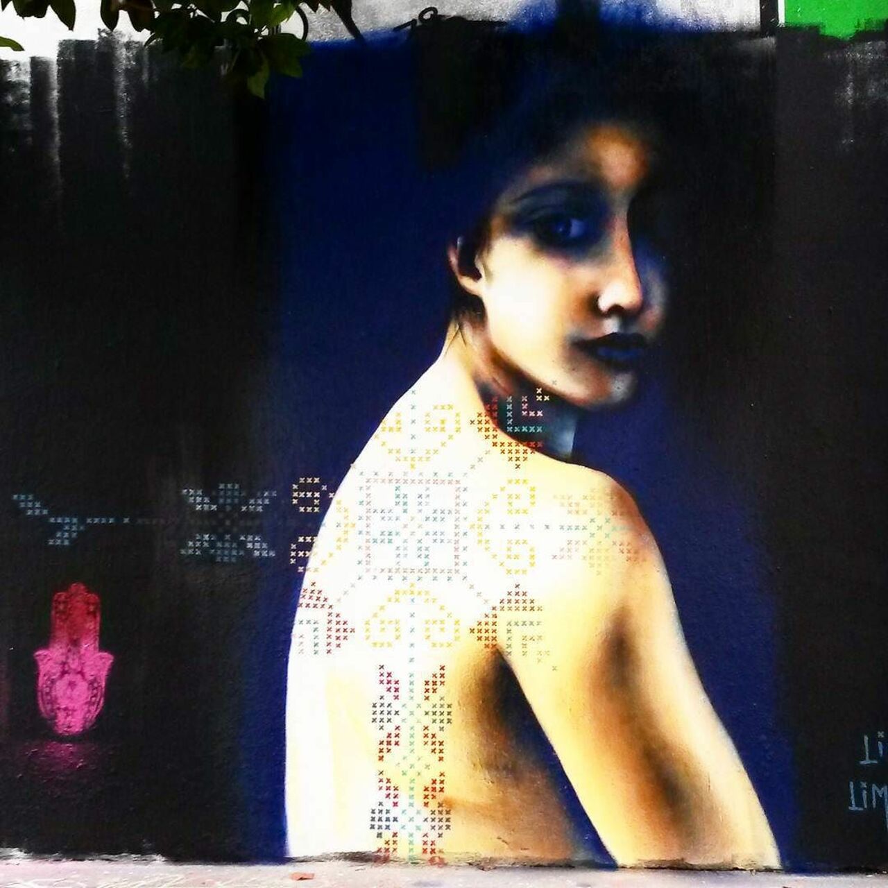 #Paris #graffiti photo by @princessepepett http://ift.tt/1MXyWek #StreetArt https://t.co/aO2VEQHMdF