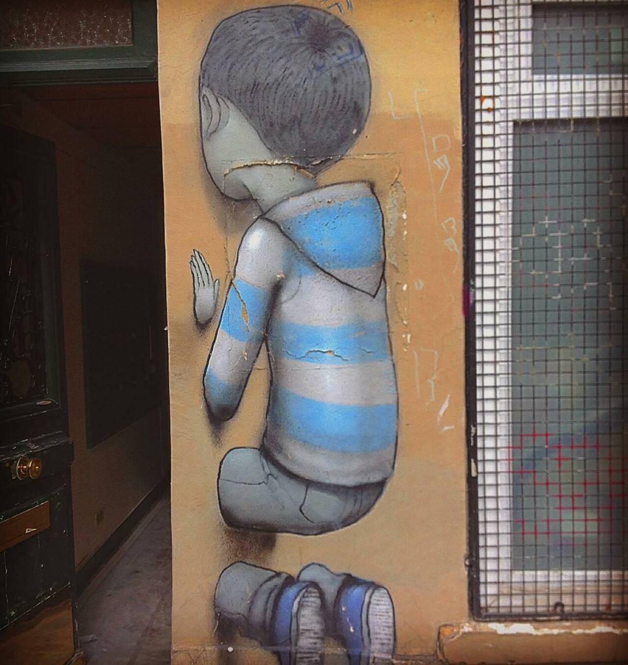circumjacent_fr: #Paris #graffiti photo by stefetlinda http://ift.tt/1i1mg9u #StreetArt https://t.co/QMRbItR8h8