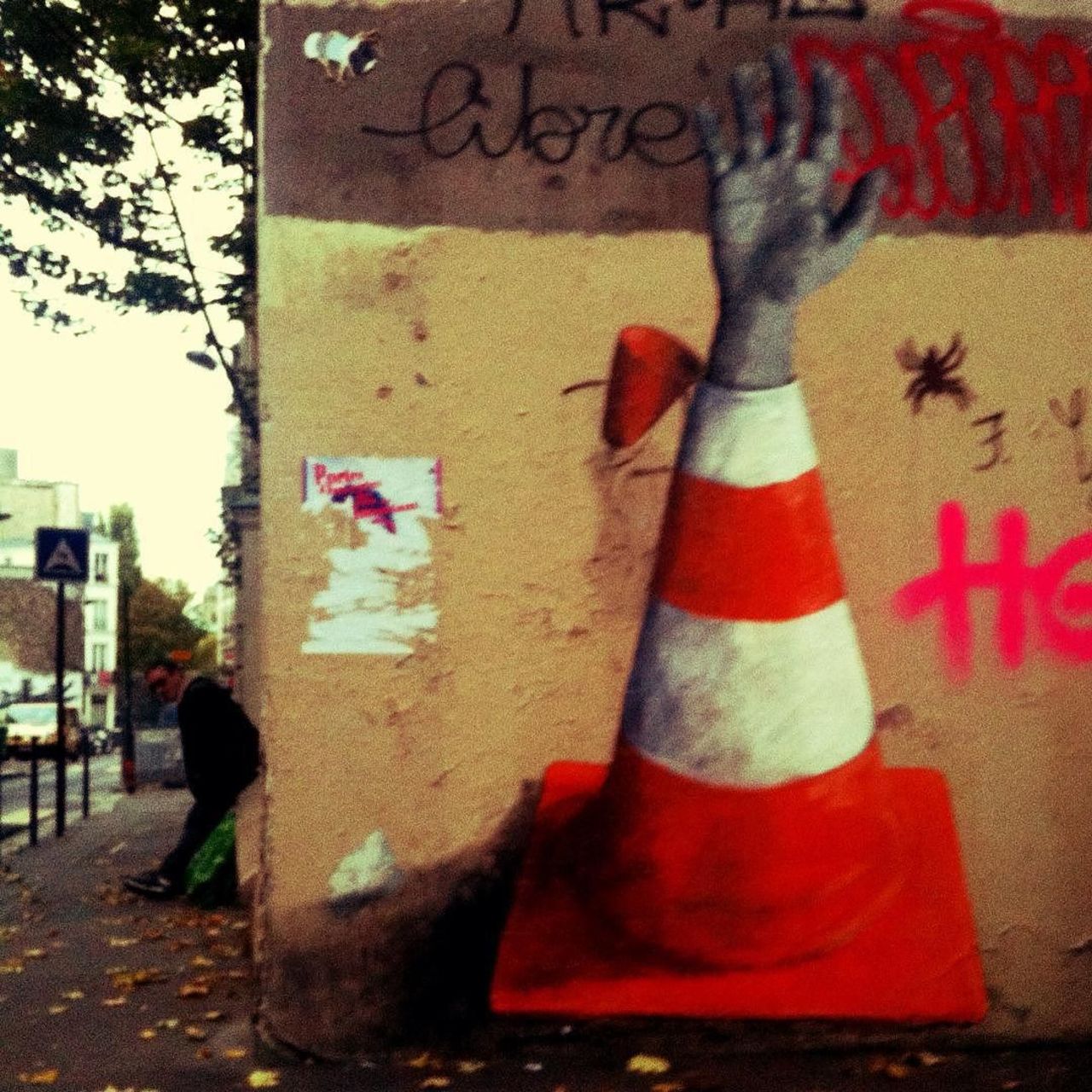 #Paris #graffiti photo by @noamzucker http://ift.tt/1OXoEel #StreetArt https://t.co/m1eQWYl7x6