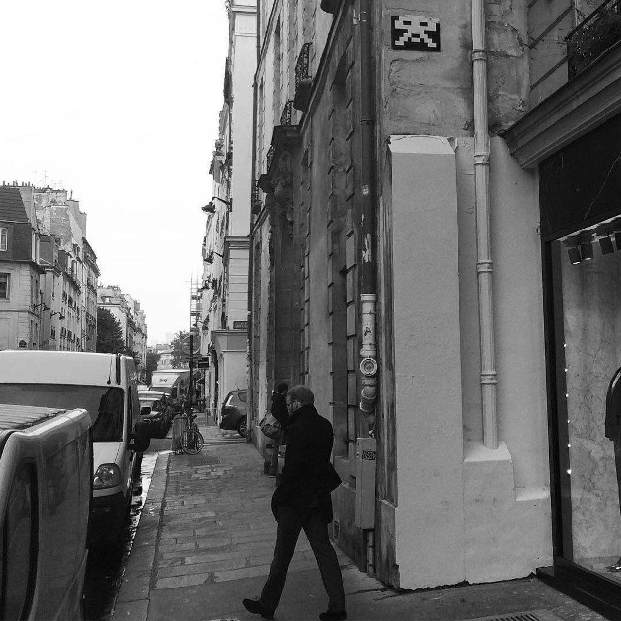 nycre8ivenative: RT circumjacent_fr: #Paris #graffiti photo by julienvermeulen http://ift.tt/1RFRUWX #StreetArt https://t.co/I6wQfdoOxu