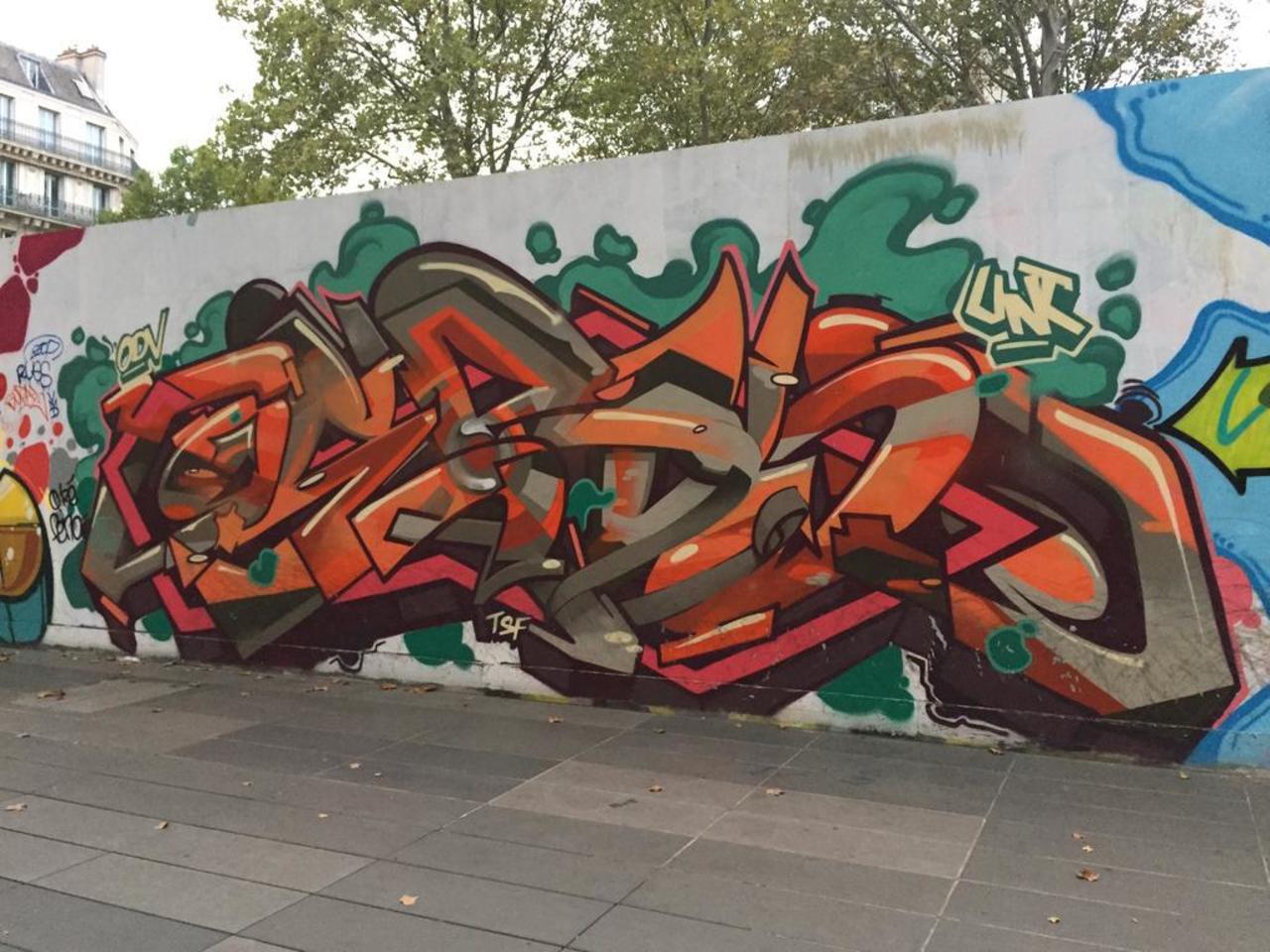 RT @UrbanArtParis: Quelques photos de la place de la republique pour wall works  #2  #graffiti  #streetart  #republique http://t.co/TQRsgm26Ve