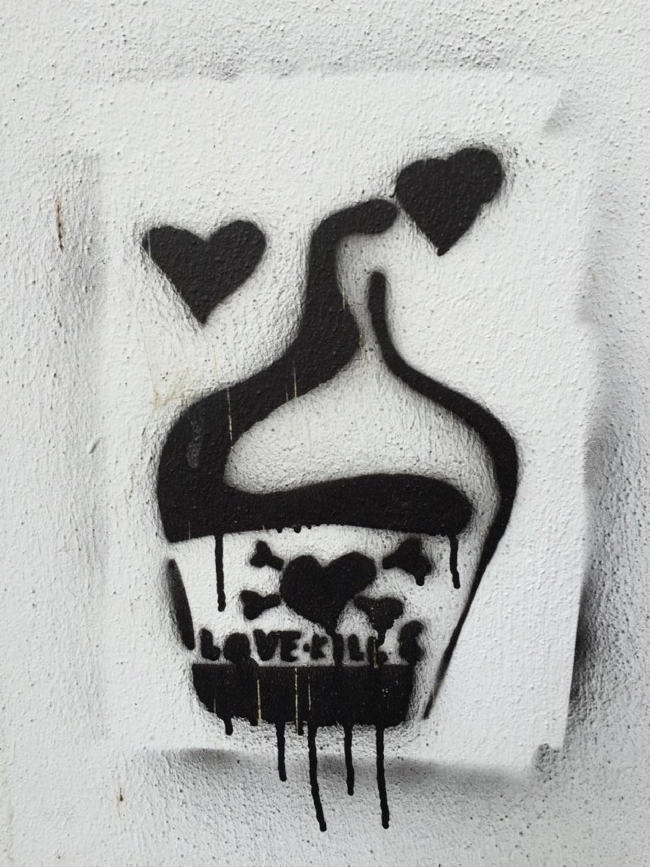 Love kills. #streetart #stencil #graffiti #stötteritz https://t.co/EGvMruM7Z4
