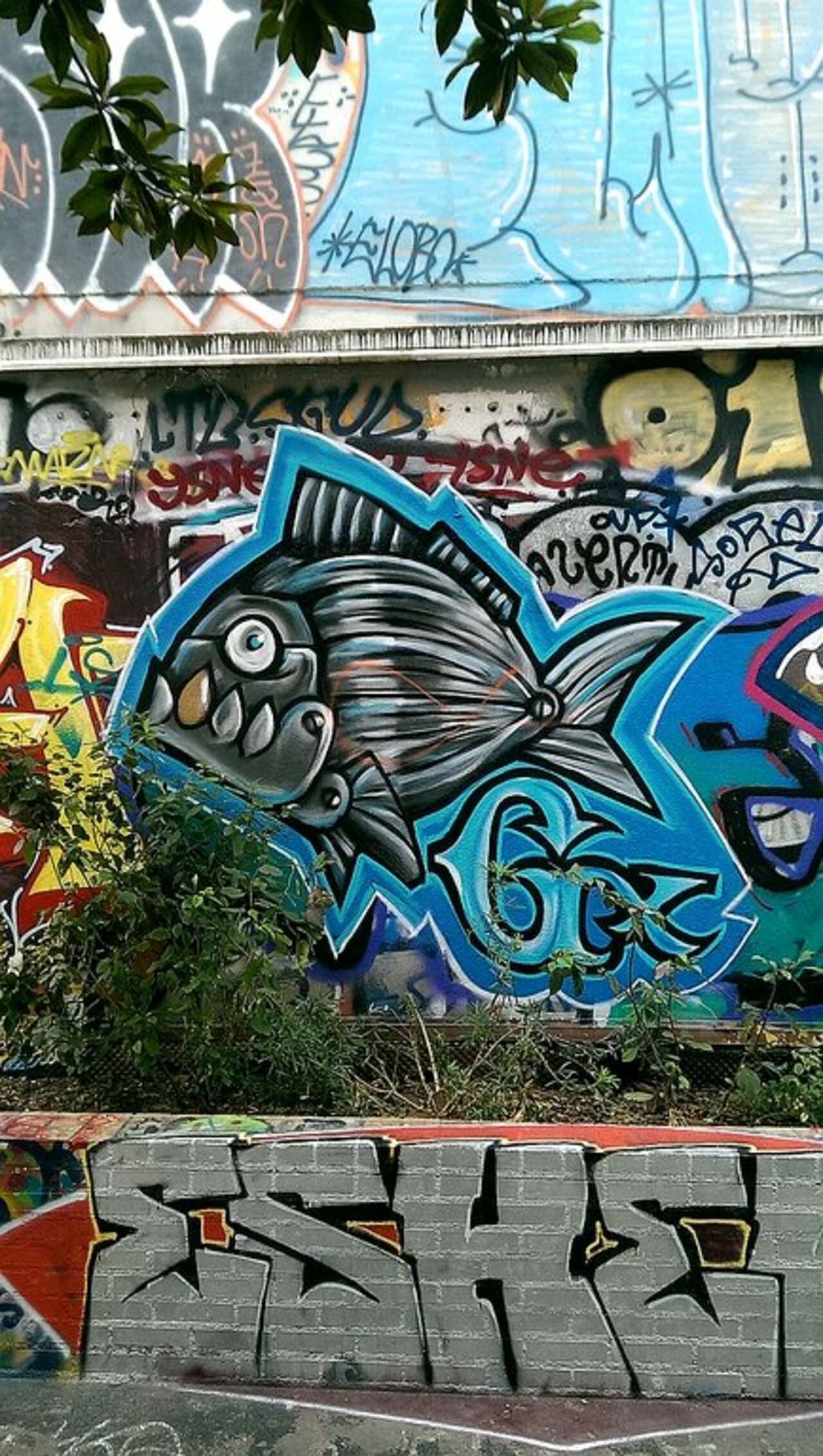 Street Art by anonymous in #Paris http://www.urbacolors.com #art #mural #graffiti #streetart https://t.co/fjwjgWvNxR