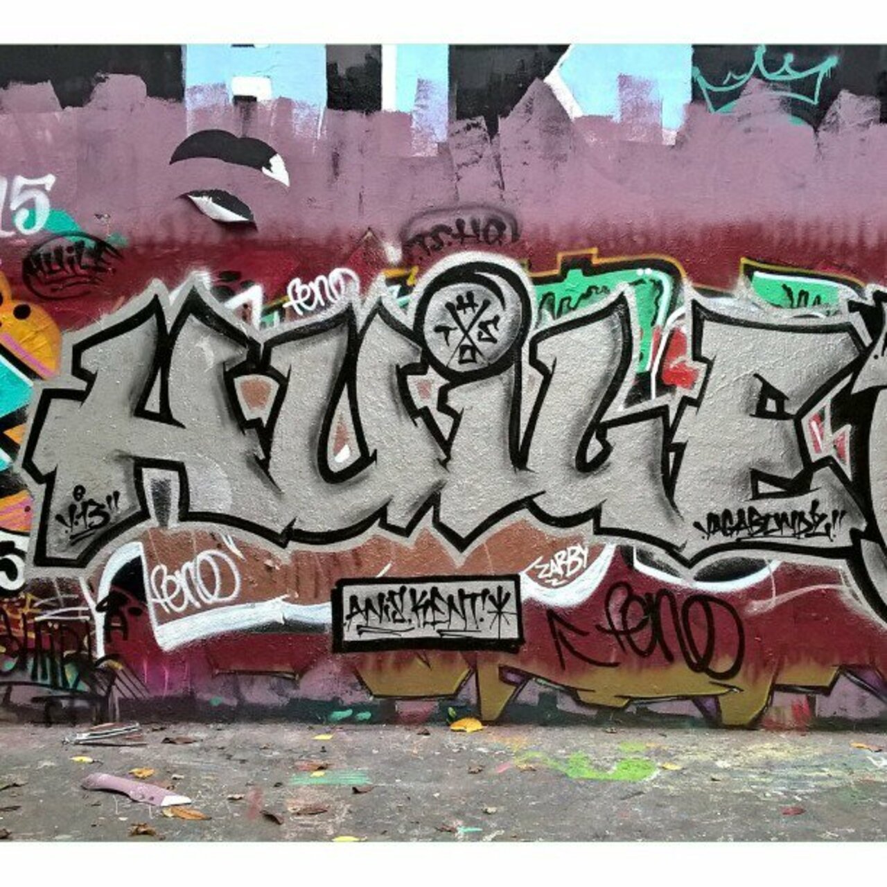 HUILE
#TSHO #streetart #graffiti #graff #art #fatcap #bombing #sprayart #spraycanart #wallart #handstyle #lettering… https://t.co/Az7GhlQYv6