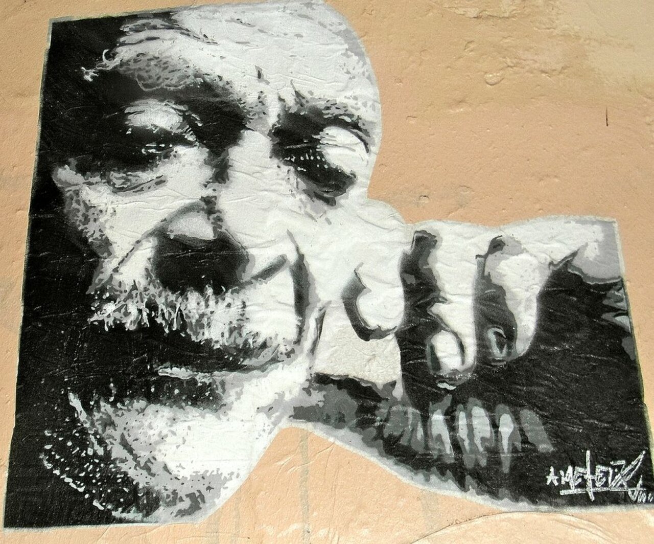 Street Art by anonymous in # http://www.urbacolors.com #art #mural #graffiti #streetart https://t.co/i4aNlAXpNq