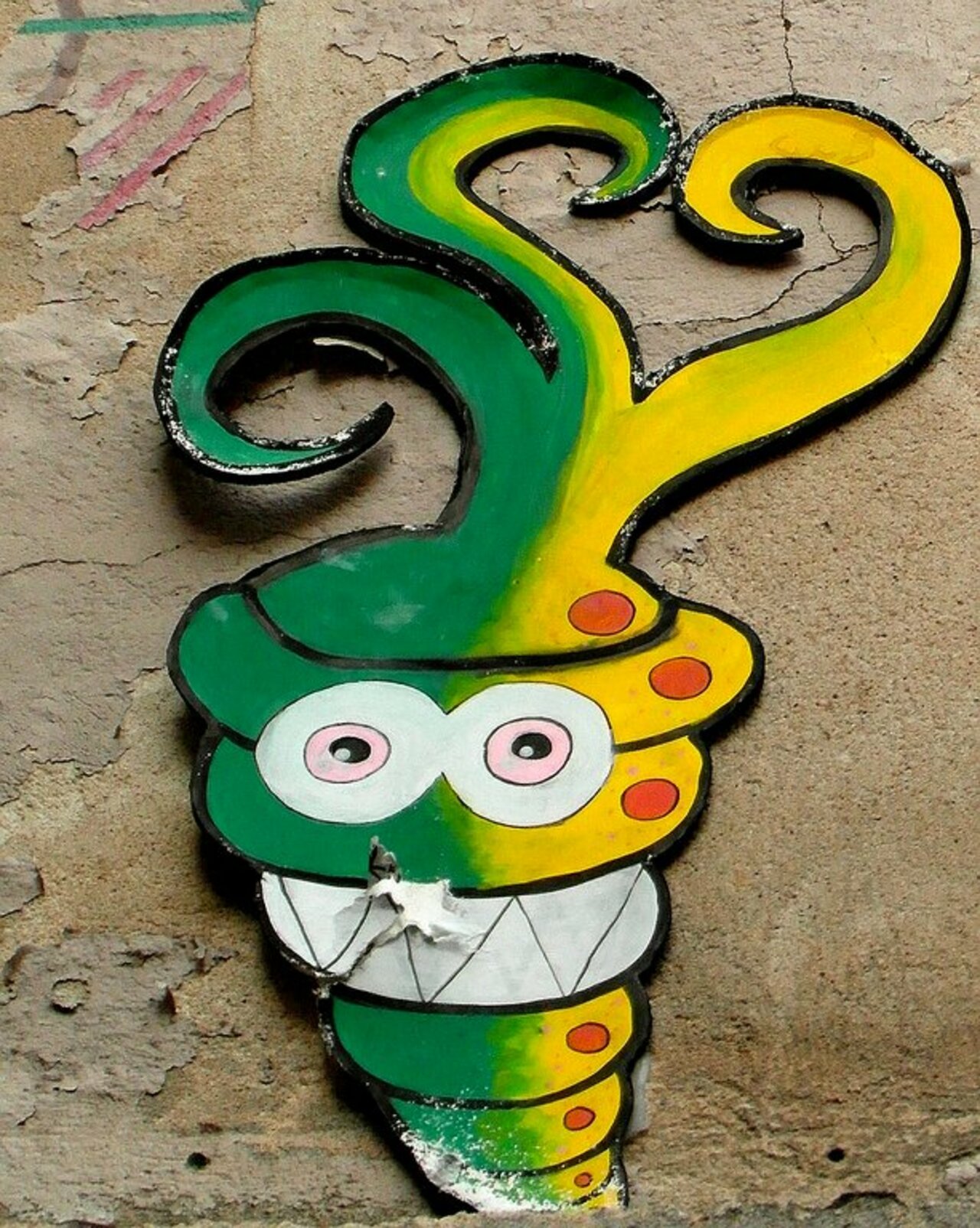 Street Art by anonymous in # http://www.urbacolors.com #art #mural #graffiti #streetart https://t.co/sCtNB9n4fF