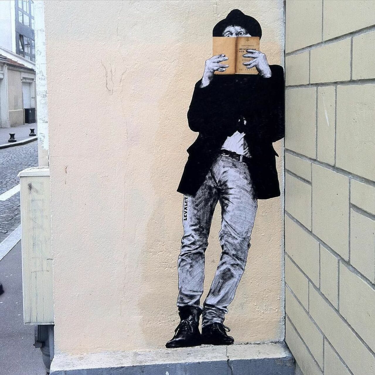 #Paris #graffiti photo by @jeanlucr http://ift.tt/1XpUCmr #StreetArt https://t.co/NOTcAZLjZq