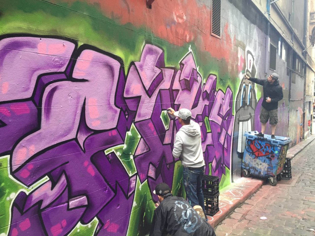 A little bit of #streetart happening in #Melbourne #cbd #graffiti #art #spraypaint #australia https://t.co/6556NlhP9x
