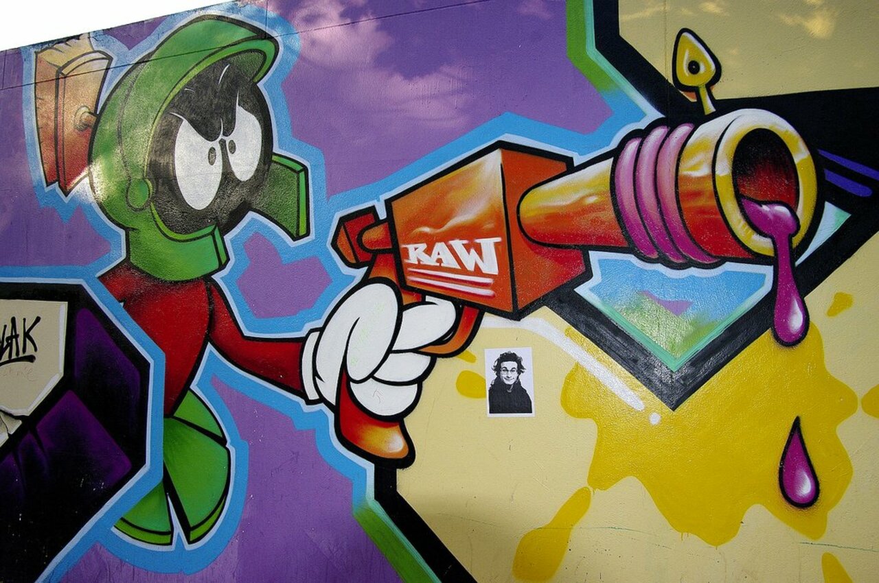 Street Art by Nojnoma in #Paris http://www.urbacolors.com #art #mural #graffiti #streetart https://t.co/o6eIgQmd0s