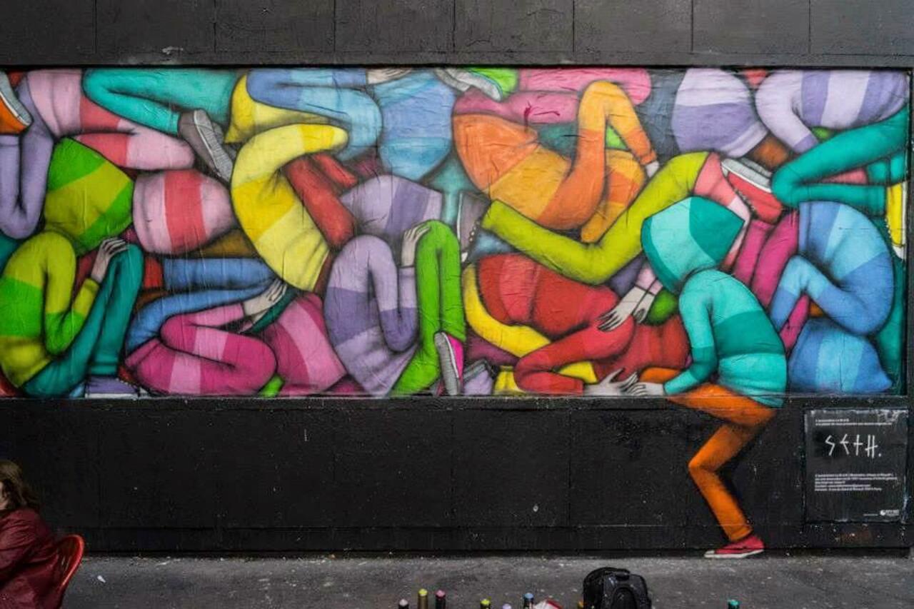 RT @Fatcap: Enter the wall. By Seth in Paris (http://goo.gl/5OXdTc) #graffiti #streetart #sSethGlobePainter http://t.co/hTPUizqsRb