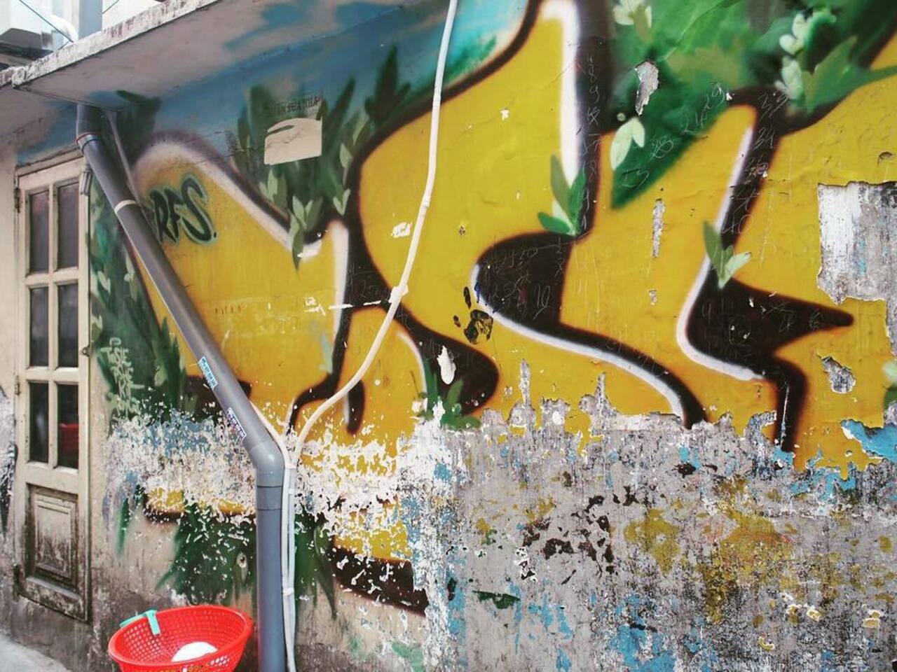 #streetart #HCMC #helloVietnam #graffiti #igerhcmc #graff #spray http://ift.tt/1WbHWT0 https://t.co/0CFiavtBRh