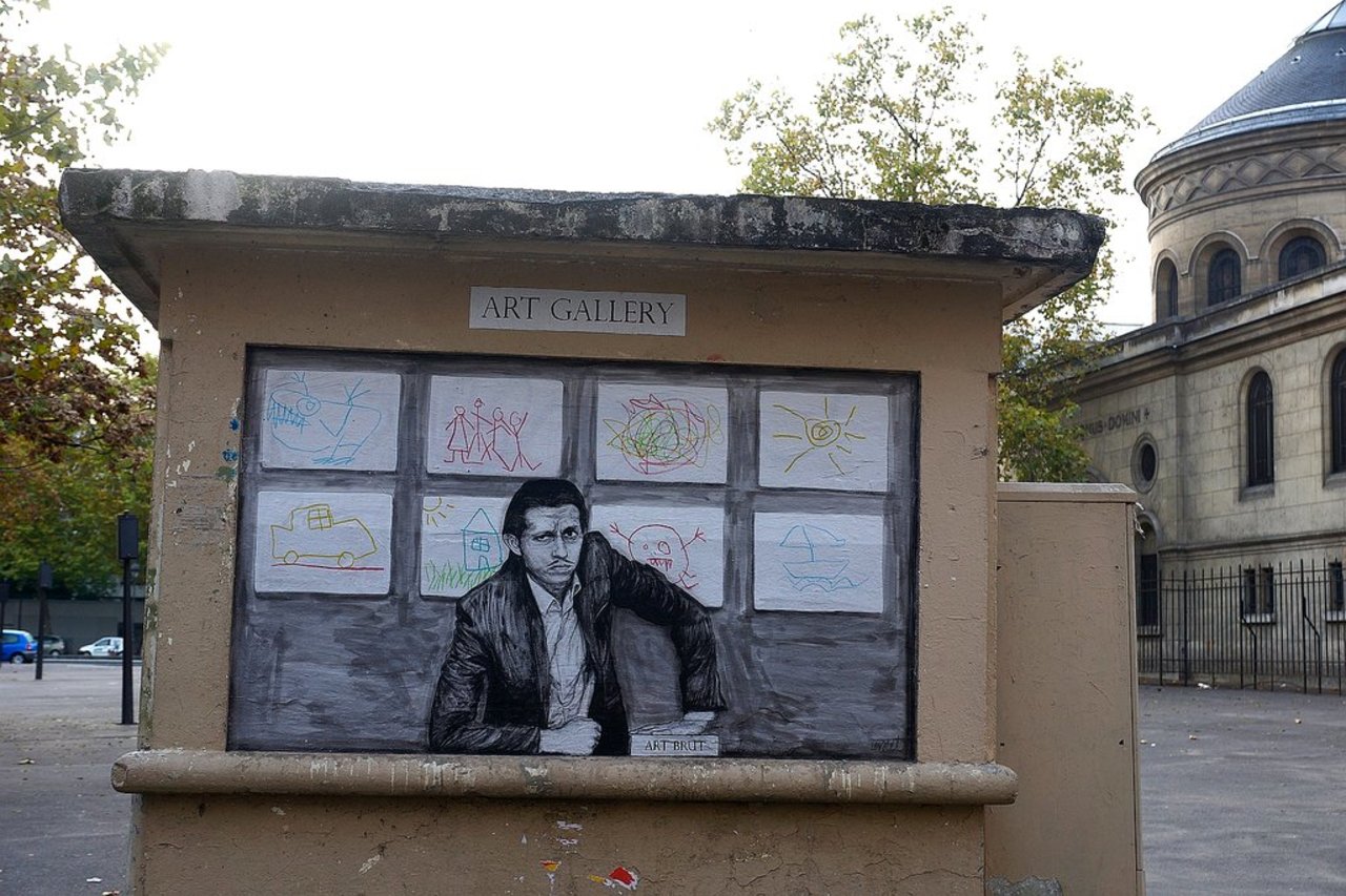Street Art by anonymous in #Paris http://www.urbacolors.com #art #mural #graffiti #streetart https://t.co/8Dndja0YBN