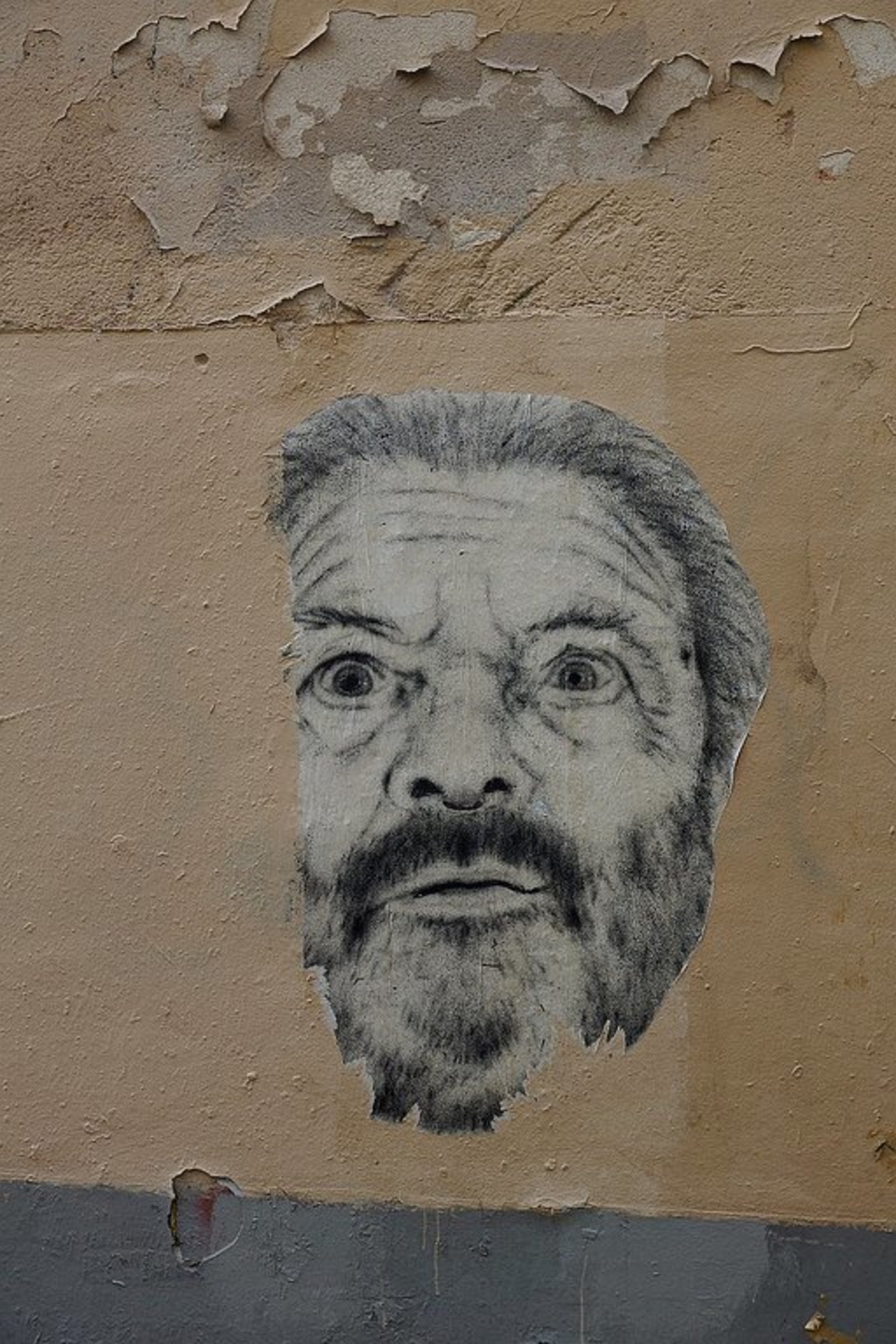 Street Art by anonymous in #Paris http://www.urbacolors.com #art #mural #graffiti #streetart https://t.co/6q9Cy1TzxO