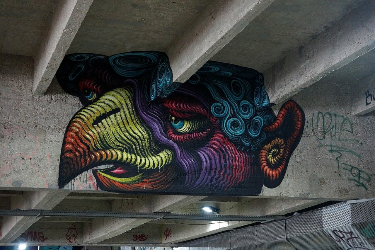 Street Art by anonymous in #Paris http://www.urbacolors.com #art #mural #graffiti #streetart https://t.co/ib8fFlgCrP