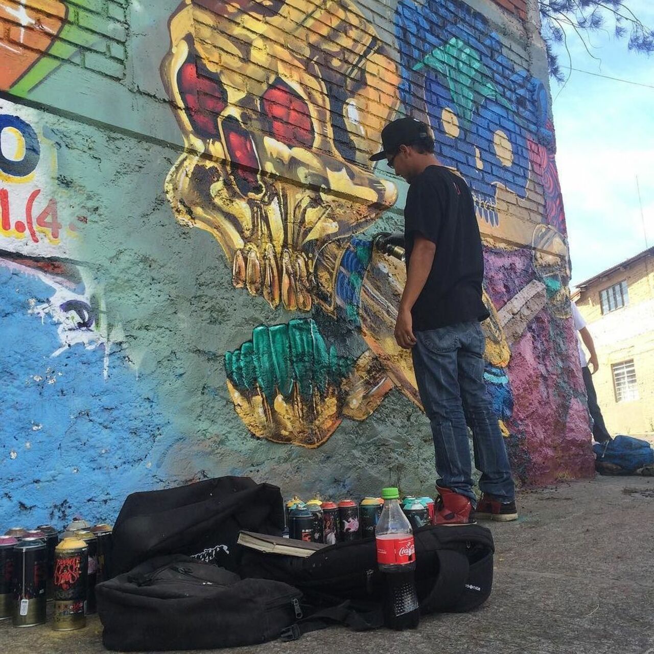 Proceso..... #streetartmexico #streetartistry #streetstyle #streetart #graffiti #graffitiartist #graffitimexico #pr… https://t.co/3dAsEkCmO7