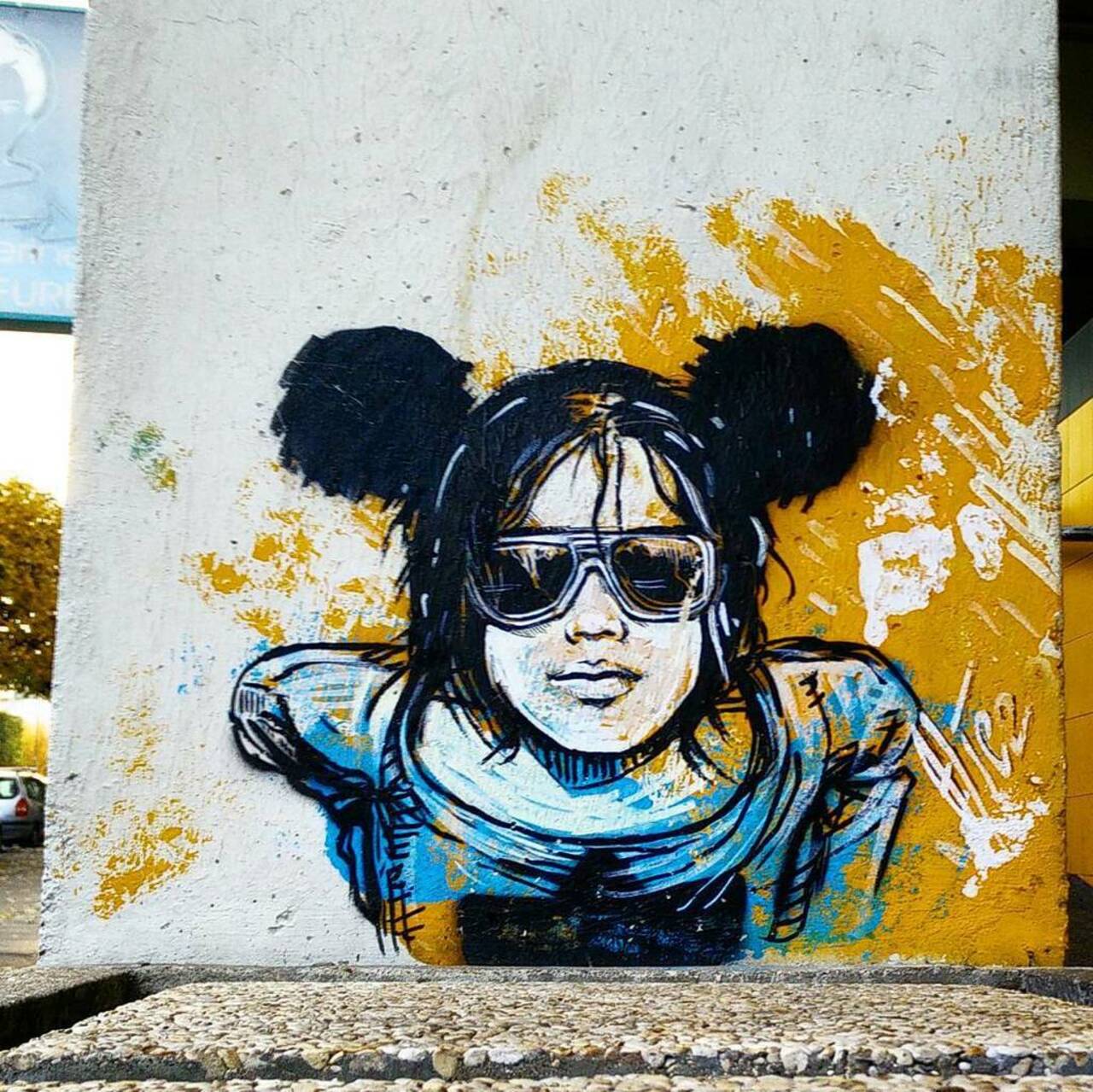 By @alicepasquini #alicepasquini 
#streetart #streetartparis #parisstreetart #parisgraffiti #graffiti #graffitiart … https://t.co/ajBViCiolB