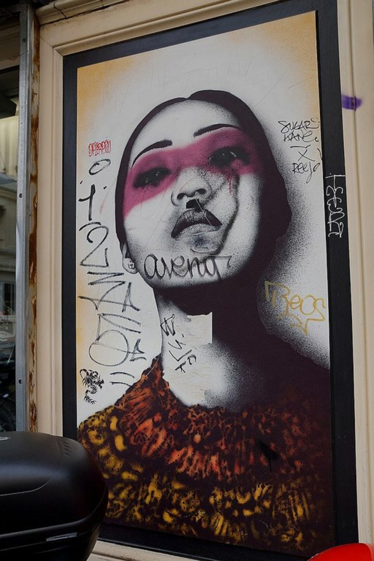 Street Art by anonymous in #Paris http://www.urbacolors.com #art #mural #graffiti #streetart https://t.co/y0BSP7aAXW