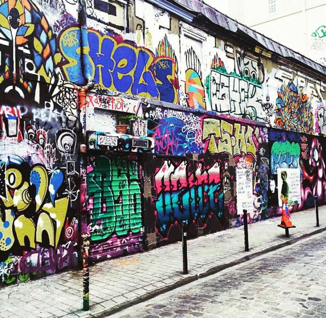 #Paris #graffiti photo by @parada_h http://ift.tt/1LVlcjt #StreetArt https://t.co/sRw6rBulzI