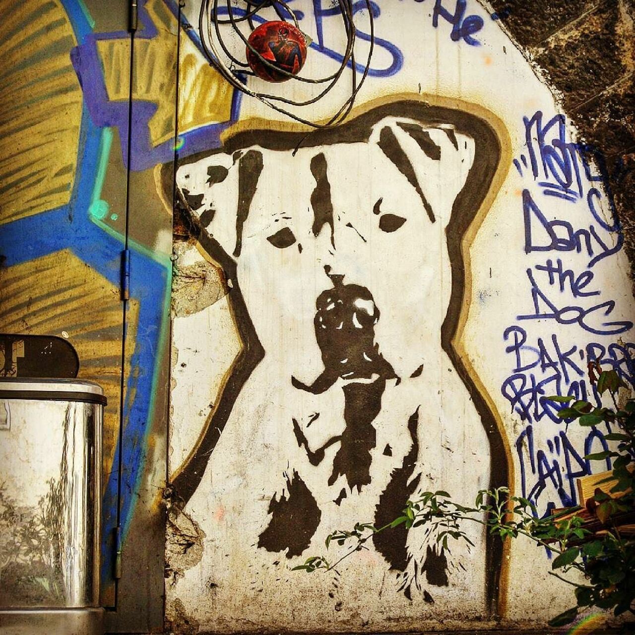 #Paris #graffiti photo by @fbgdes3culs http://ift.tt/1LPIhR7 #StreetArt https://t.co/PP7IfdIPVu