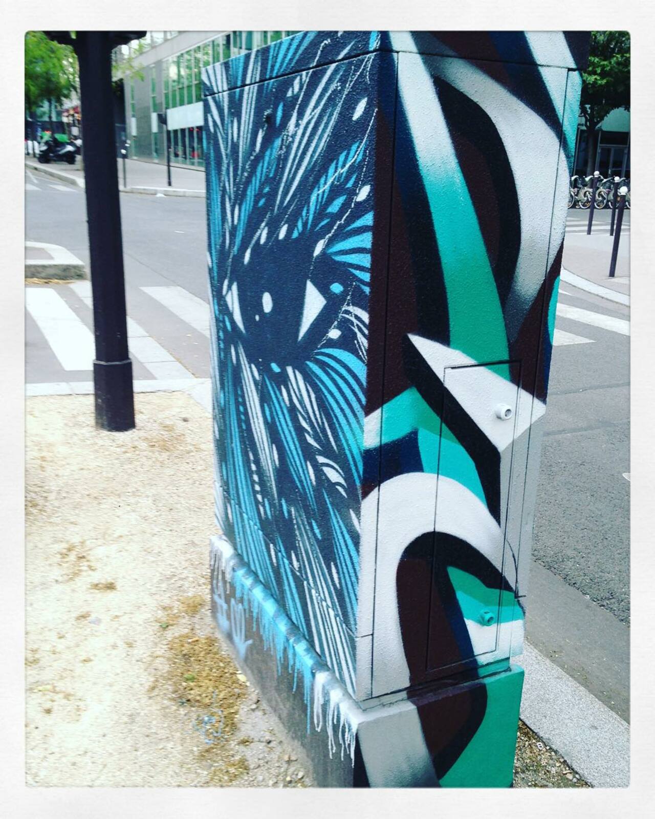 #Paris #graffiti photo by @cibti4987 http://ift.tt/206ppqX #StreetArt https://t.co/ZbV8400bDm