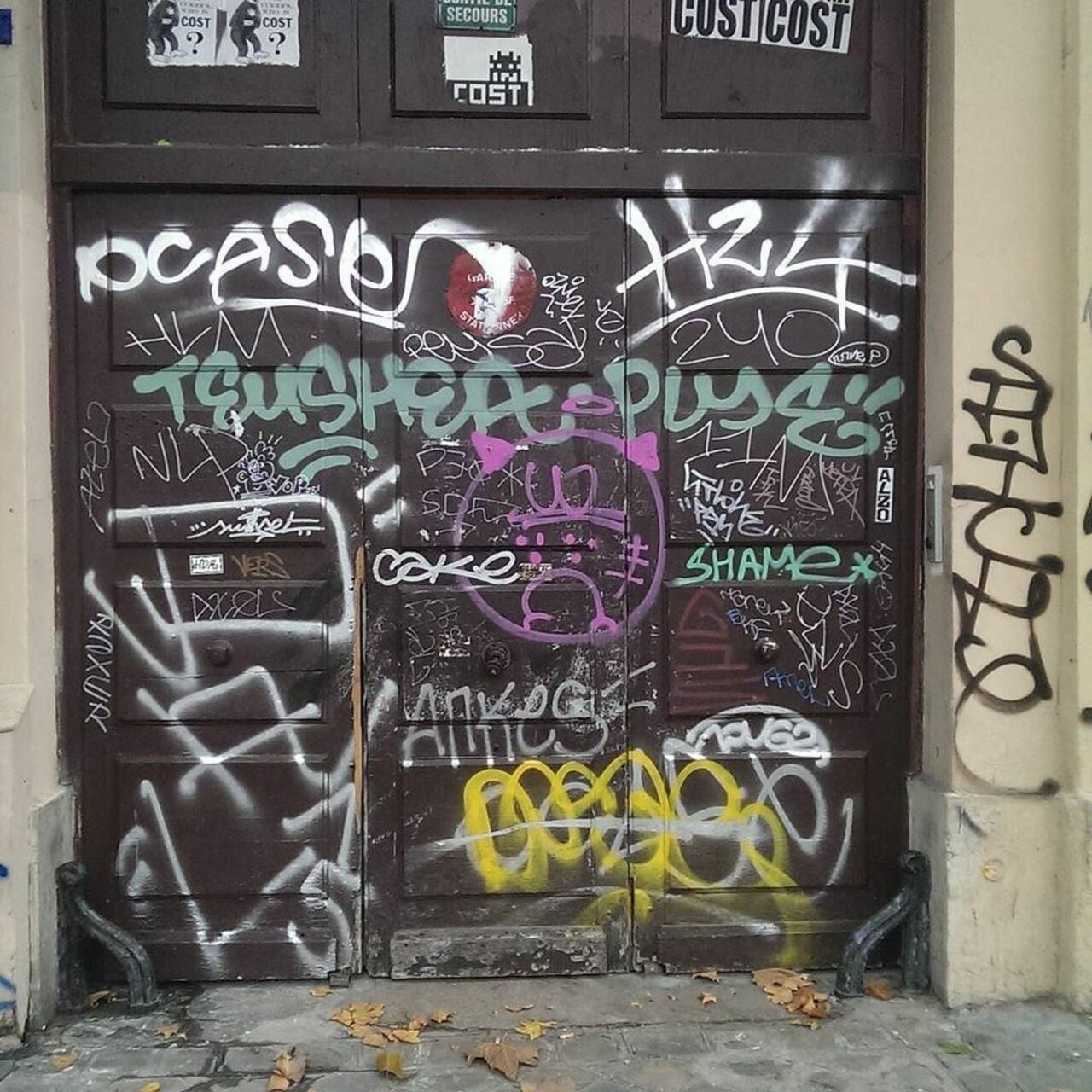 #streetart #streetarteverywhere #streetshot #graffitiart #graffiti #arturbain #urbanart #porte #door #stencil #spra… https://t.co/bSC73ZC00K