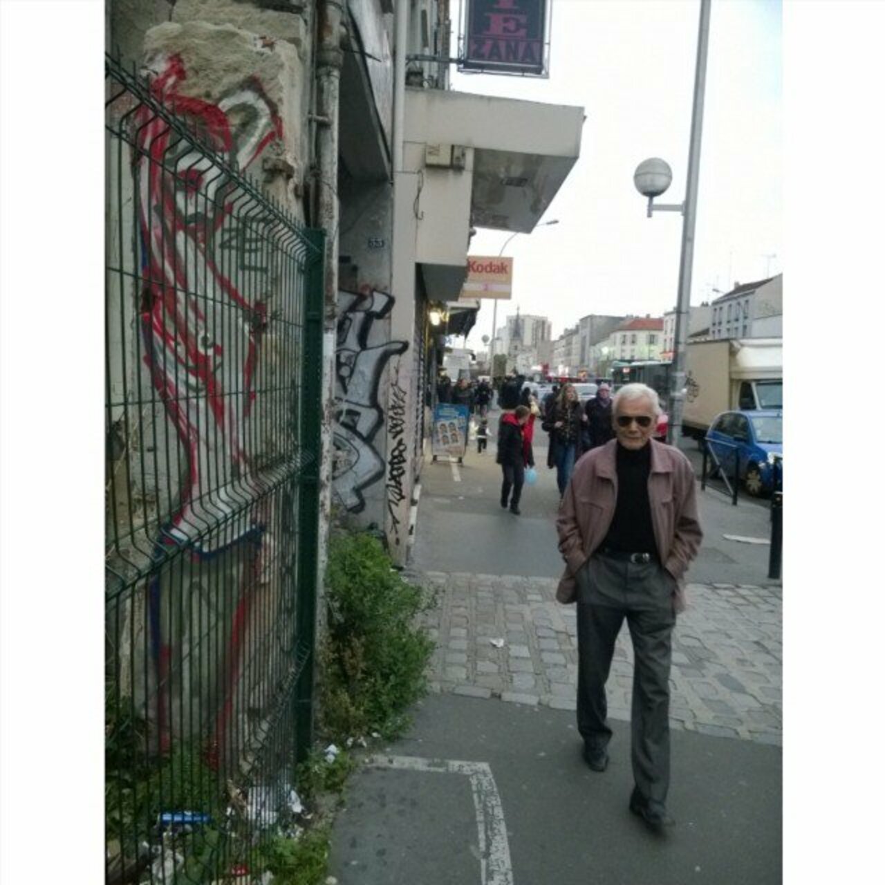 #Paris #graffiti photo by @zecarrion http://ift.tt/206uFuG #StreetArt https://t.co/iLLVJhAsVT