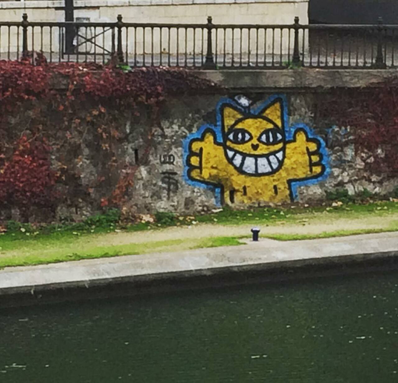 RT @circumjacent_fr: #Paris #graffiti photo by @allaboutparisandbeyond http://ift.tt/1OQVPSs #StreetArt https://t.co/Chr4hHSRNF