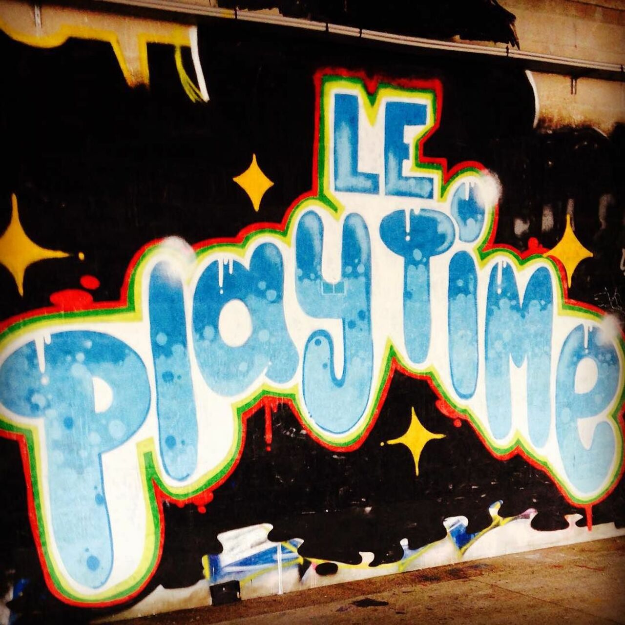 #Paris #graffiti photo by @perla_pinpin http://ift.tt/1ORcVzE #StreetArt https://t.co/Qk8qtFZ1rJ